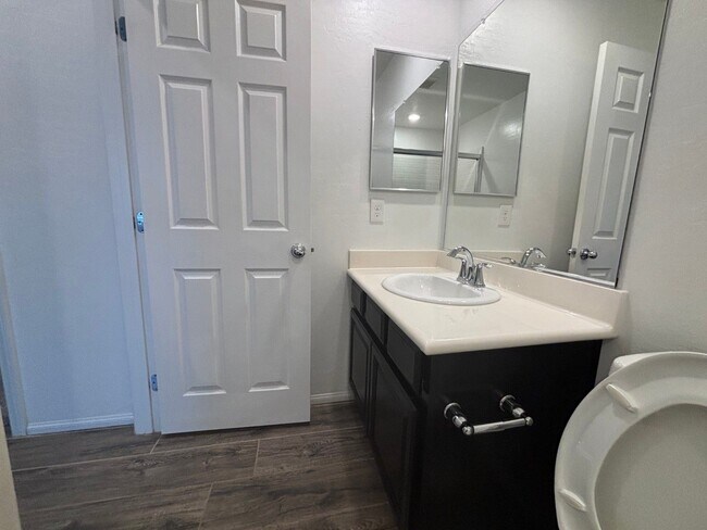 Building Photo - Charming 3-Bedroom Home with Spacious Back...