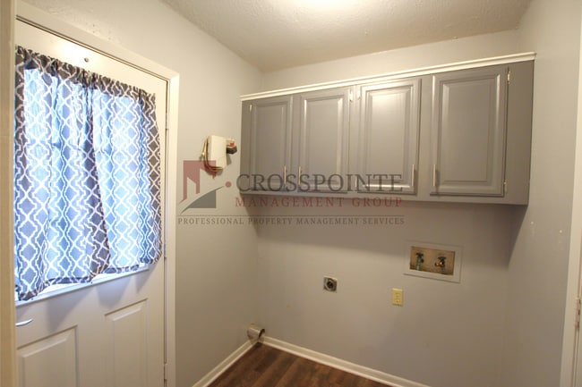 Building Photo - Tour Today! Adorable 3 Bedroom 2 Bath Home...