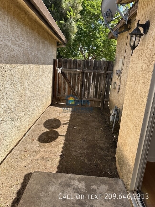 Building Photo - 541 San Vincente Ct
