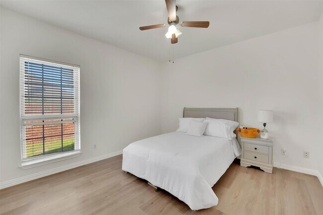 Building Photo - 1700 Amelia Ct