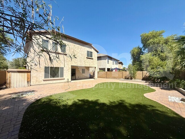 Building Photo - 2213 W Marconi Ave