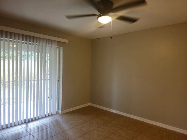 Building Photo - 2 bed 2 bath