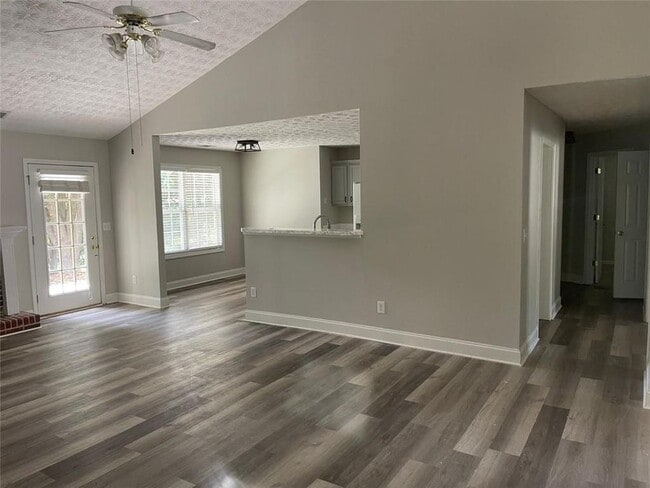 Building Photo - 3028 Express Ln NE