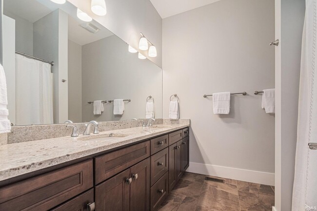 Building Photo - 112 S Niles Ave