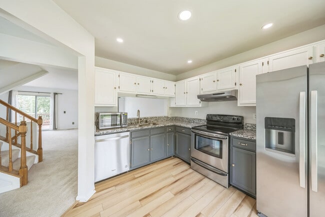 Building Photo - End Unit 3-Level Townhome in Millbrook Nei...