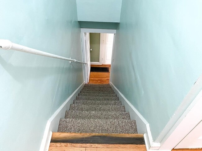 Building Photo - 519 S Swain Ave