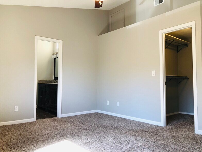 Master Bedroom - 422 Wright St