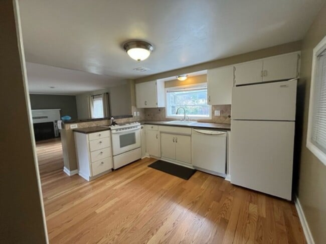 Building Photo - Charming one level 2 bedroom 1 bath house ...