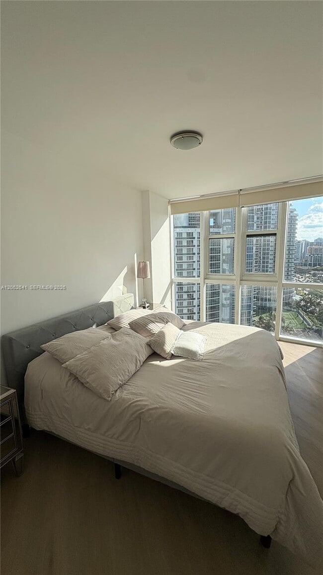 Building Photo - 18201 Collins Ave