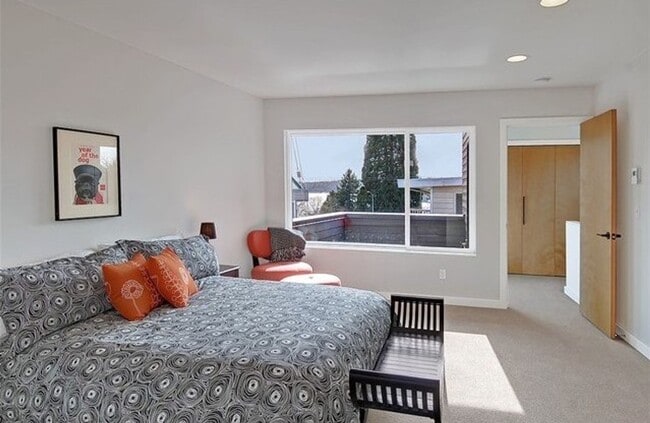 Building Photo - 3bd/2.5ba Seattle Townhome