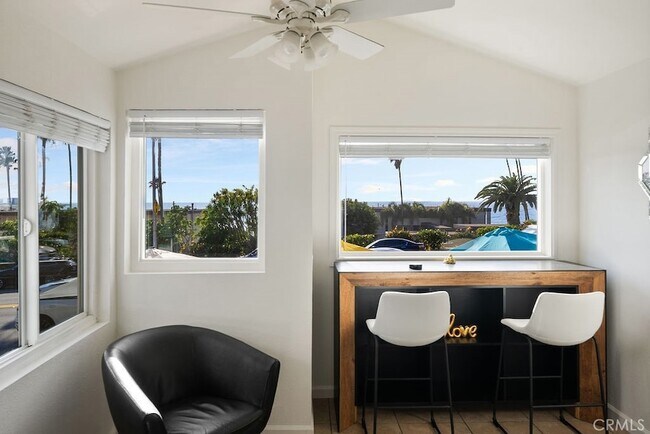 Building Photo - 640 S Coast Hwy