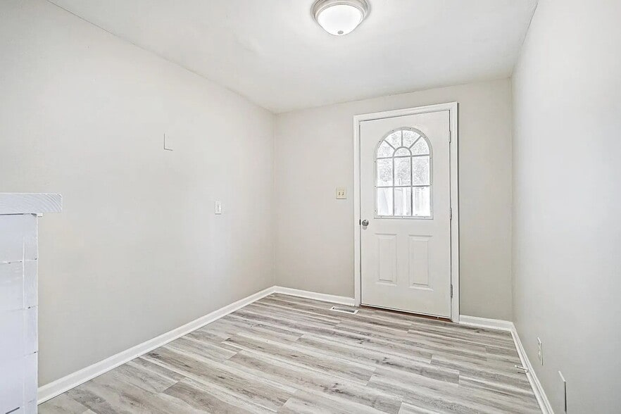 Building Photo - 136 West St
