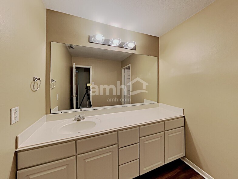 Building Photo - 4719 Blue Spruce Hill St