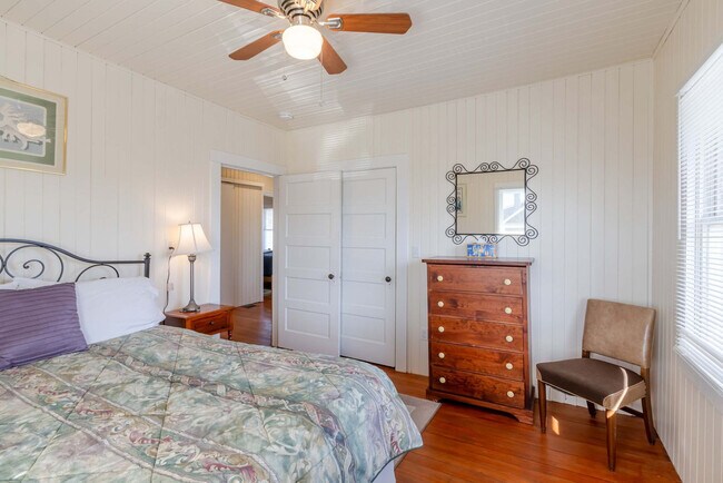 Building Photo - 640 S Columbia St