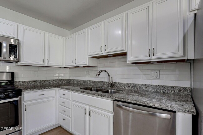 Building Photo - 4828 Ballerina Dr