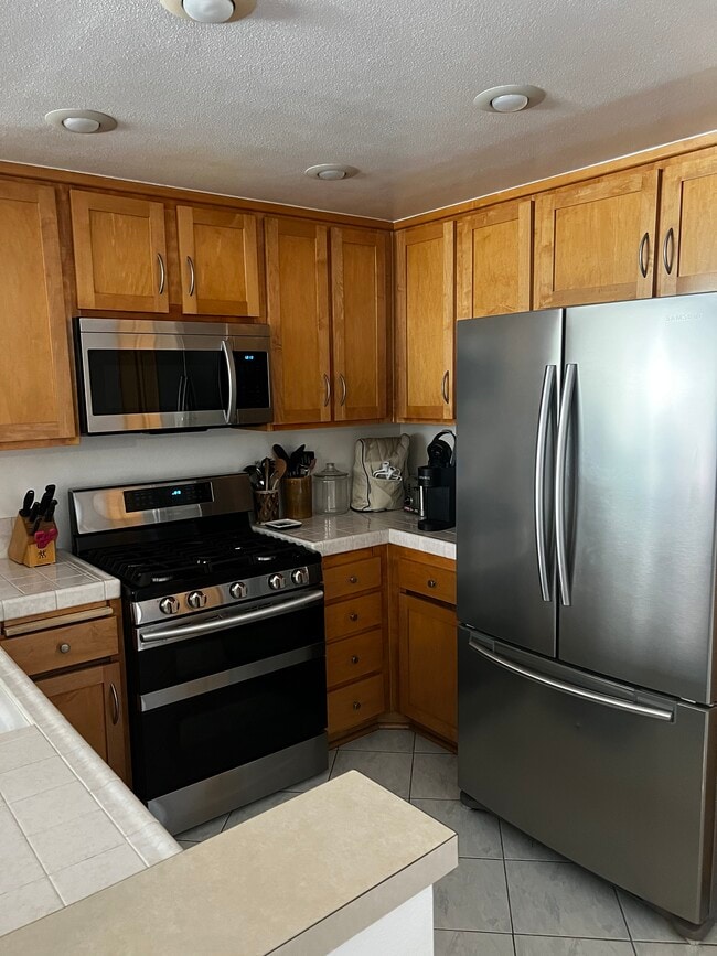Stainless steel appliances. - 8180 Manitoba St