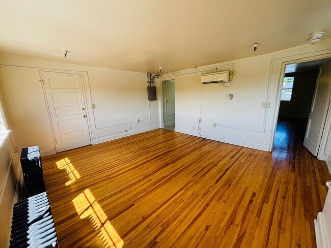 Building Photo - 151 College Ave