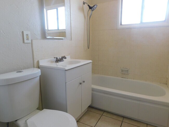 Building Photo - 336 Oasis Dr