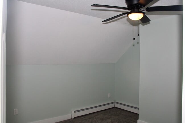 Building Photo - 202 N Ridge Run