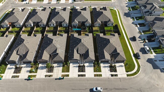 Building Photo - 9306