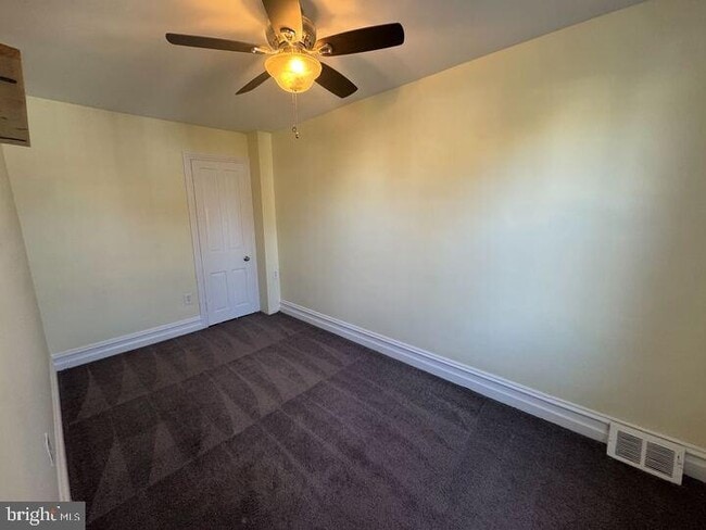 Building Photo - 405 Walnut St