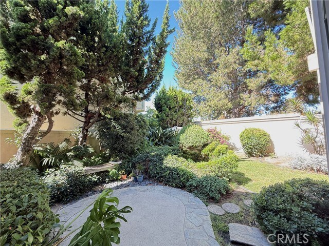 Building Photo - 11 Liliano