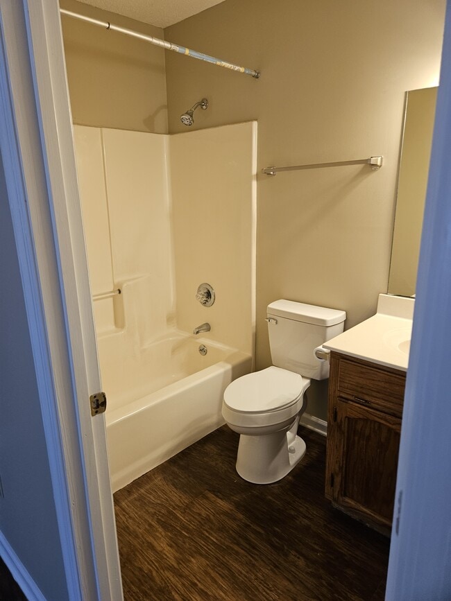 Building Photo - 104 Spring Hill Dr