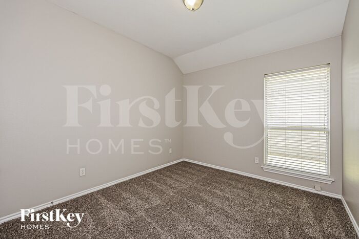 Building Photo - 5621 Wellston Dr