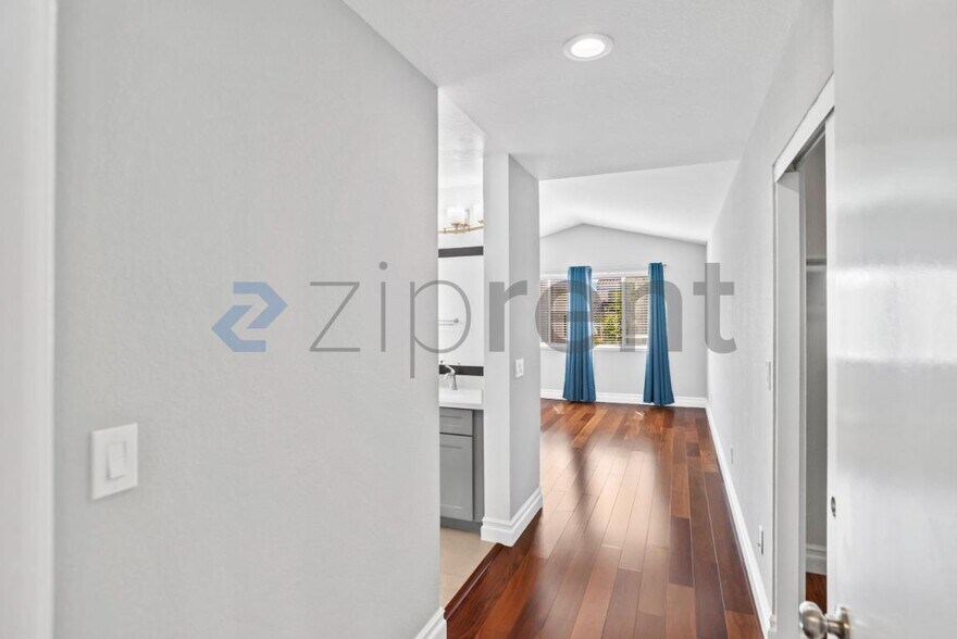 Building Photo - Unit