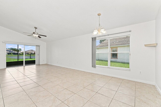 Building Photo - 2821 Maguire Dr