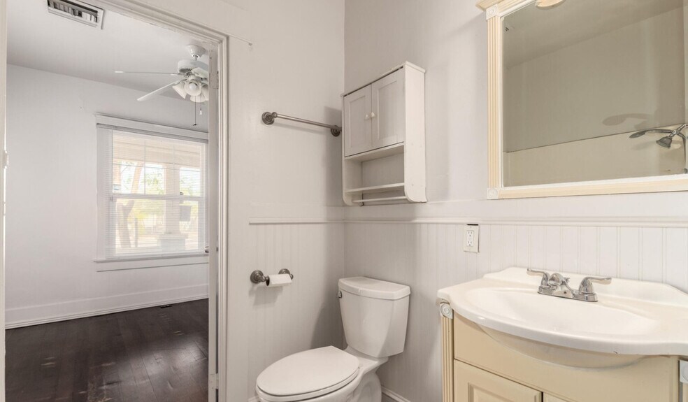 Bathroom - 1505 W Pierce St