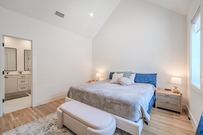 Building Photo - 7207 Gaston Ave