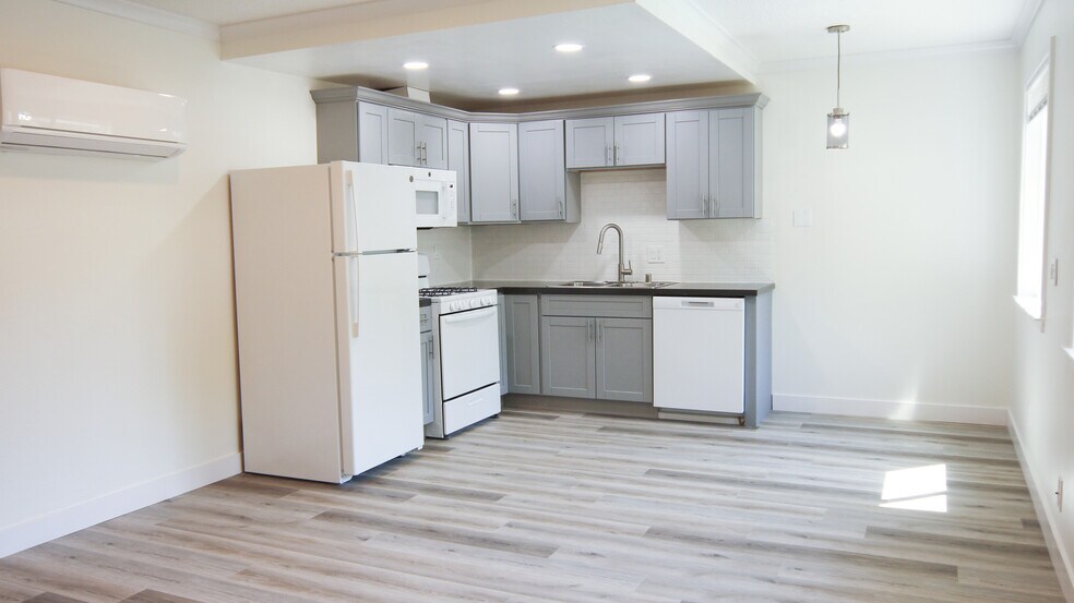 Building Photo - 2810 H St