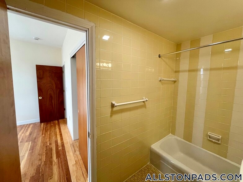 Building Photo - 64 Brighton Ave