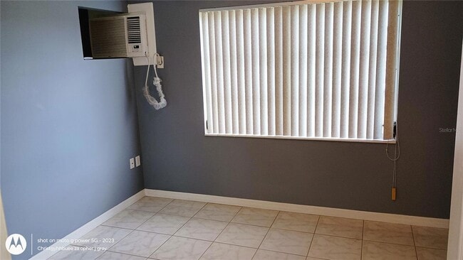 Building Photo - 1875 Sunny Dr