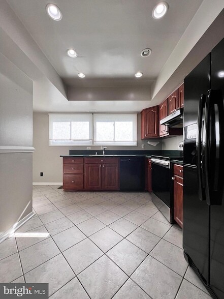 Building Photo - 10305 Crimson Tree Ct