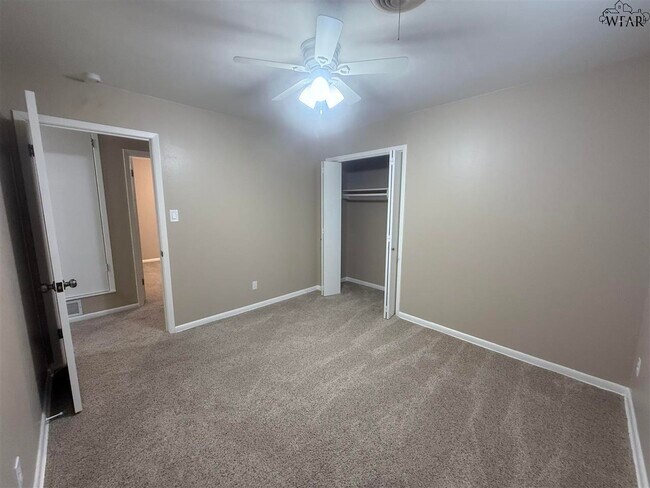 Building Photo - 2824 Barrywood Dr
