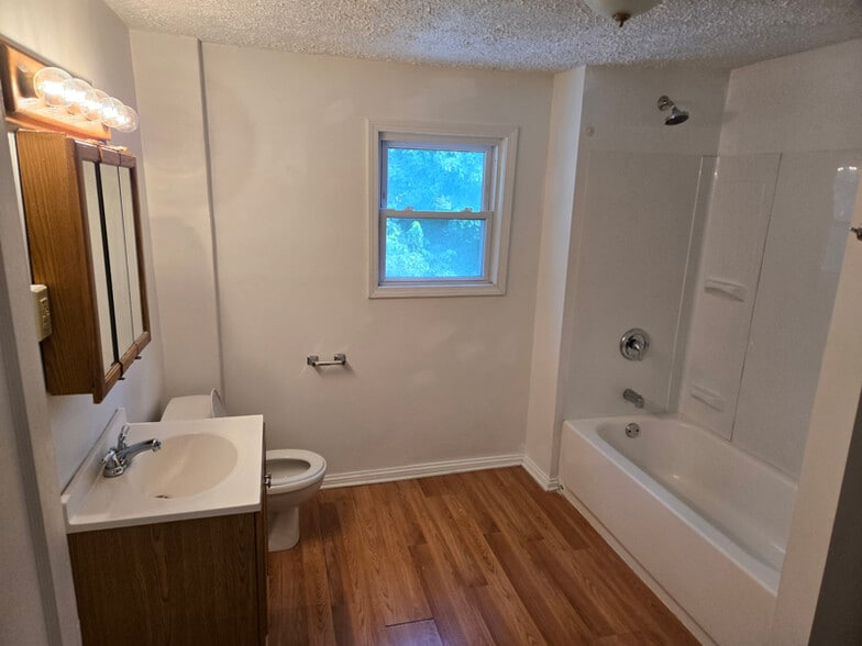 Building Photo - 1047 Murray Ave