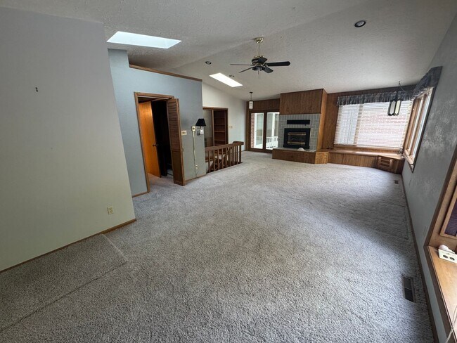 Building Photo - House across from Waverly Highschool!