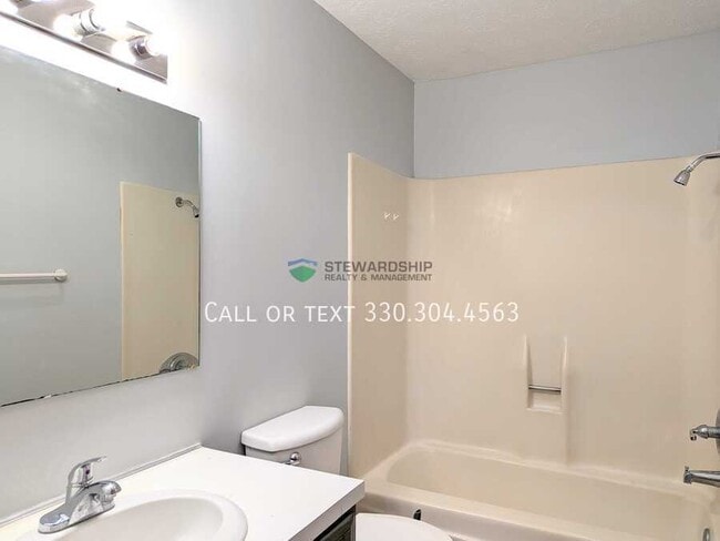 Building Photo - 127 Elm St NE