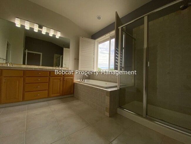 Building Photo - 1626 Evergreen Dr