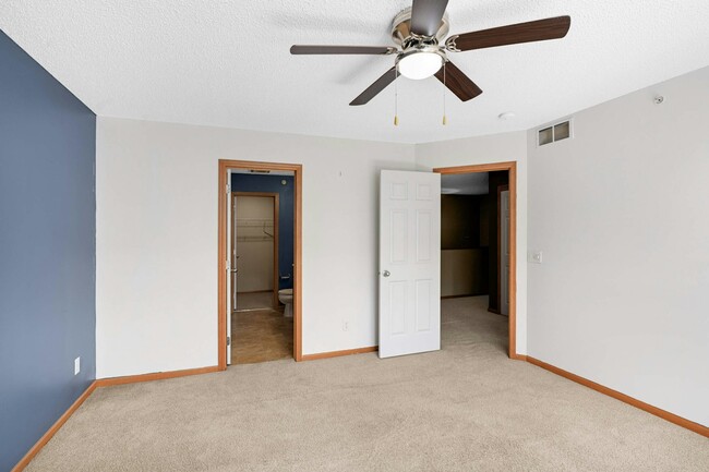 Building Photo - 15531 Eagle Shore Dr