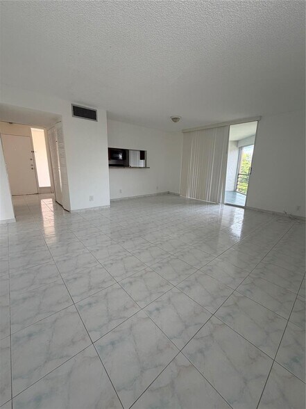 Building Photo - 3100 N Pine Island Rd