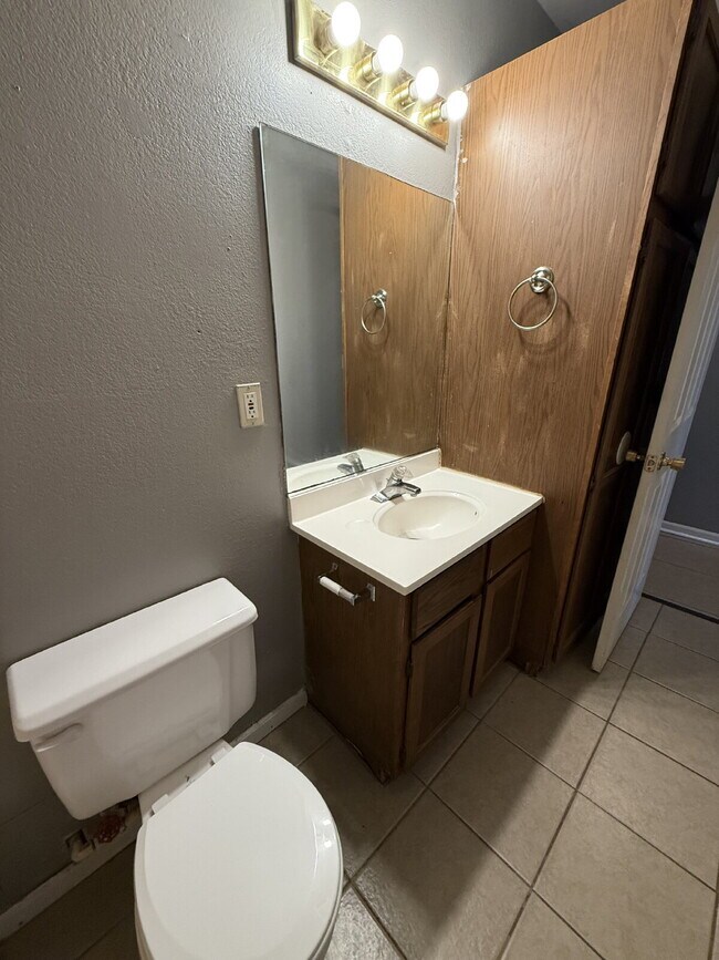 Building Photo - 3BR/Ba duplex in Branson West