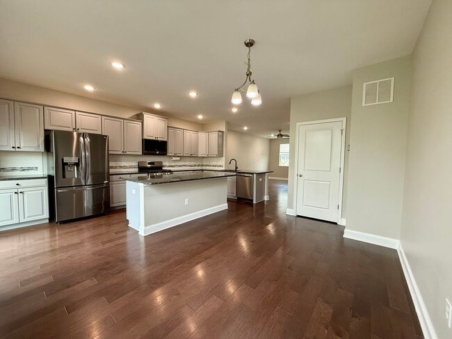Building Photo - 902 Chalmers Ln
