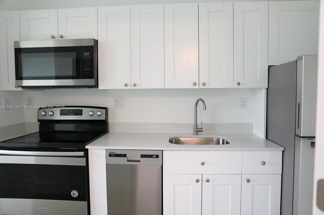 Building Photo - 4100 SW 64th Ave