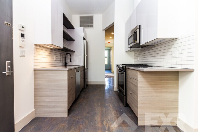 Building Photo - 18-28-28 George St