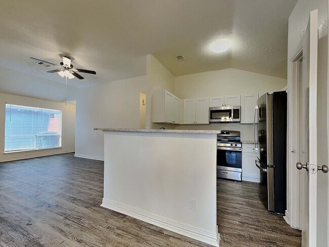 Building Photo - 9167 Golden Sunshine Dr