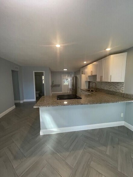 Building Photo - 1760 Tee Dee Ln