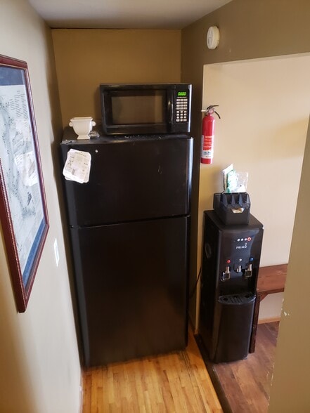 Fridge & microwave - 1407 E Spokane Ave